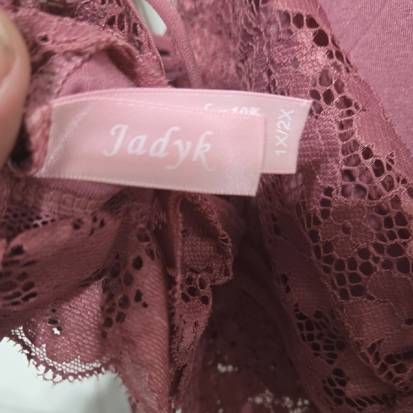 Chic Lace Bralette in Mauve - Picture 3 of 4